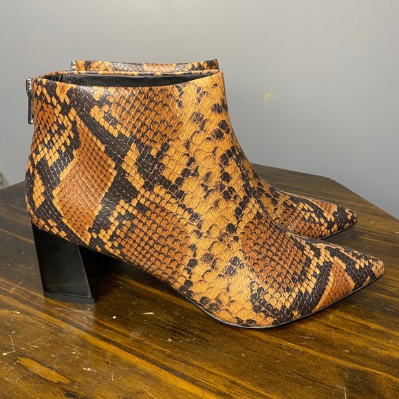 VHNY New York Women's Snake Print Pointed Toe Ankle Boots Block Heel Size 10 - Picture 4 of 13